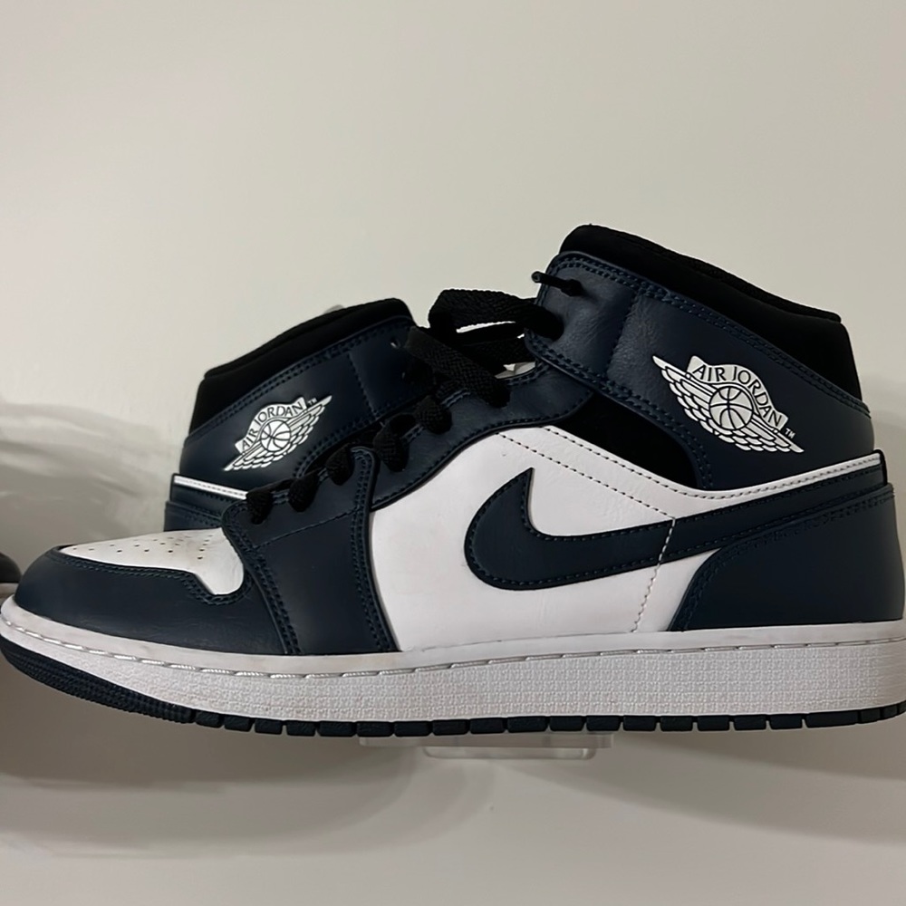 Black and Navy Jordan 1’s with box!!